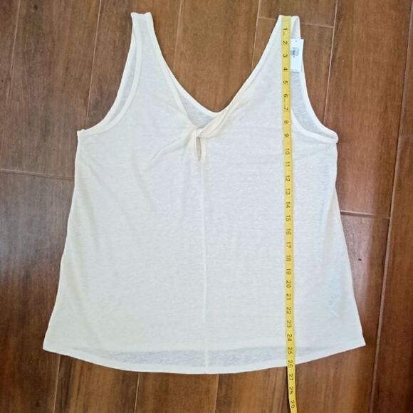 Old Navy NWT twist front V-neck top - Picture 5 of 7